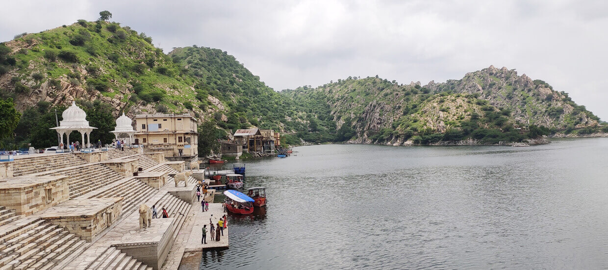 Cab from Udaipur to Jaisamand